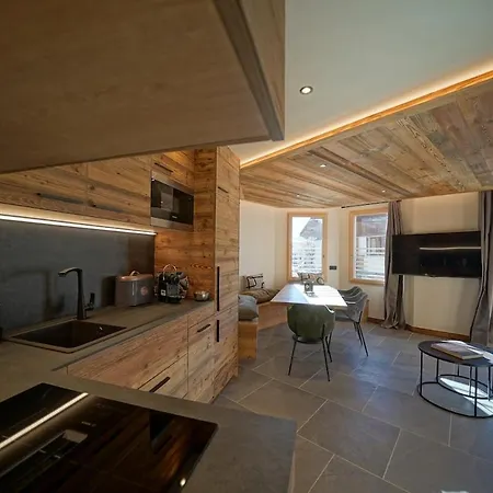 Coeur Du Village - Superbe Neuf Luxe Apartment
